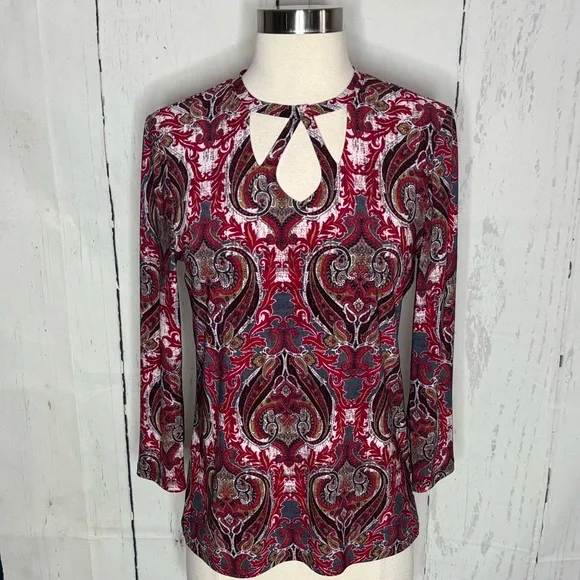 Paisley Keyhole Women's Top - Red and Black - Picture 2 of 9